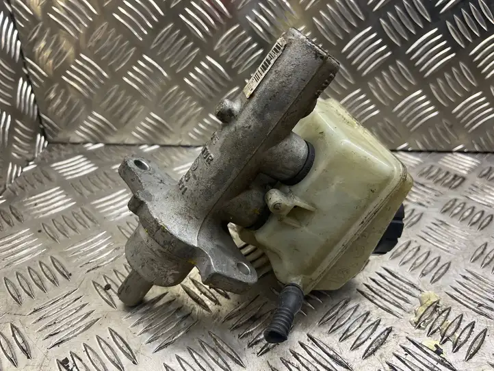 Opel Astra G (1998 - 2004) 32067271B Главный тормозной цилиндр — фото 2