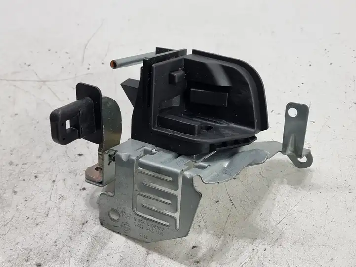 BMW 3 F30 F35 F31 (2012 - 2018) 9904006937 Держатель шторки — фото 1