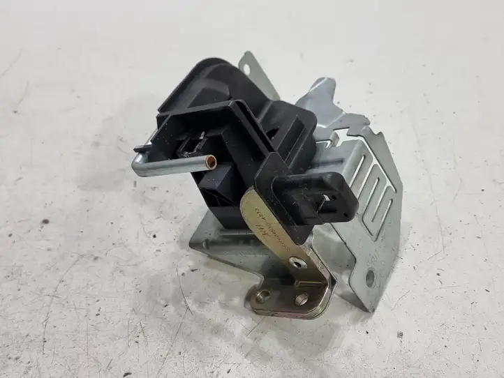 BMW 3 F30 F35 F31 (2012 - 2018) 9904006937 Держатель шторки — фото 2