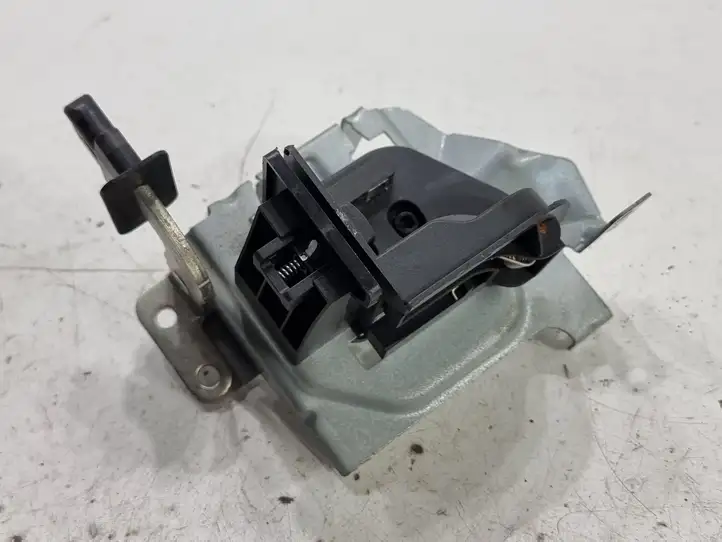 BMW 3 F30 F35 F31 (2012 - 2018) 9904006936 Держатель шторки — фото 2