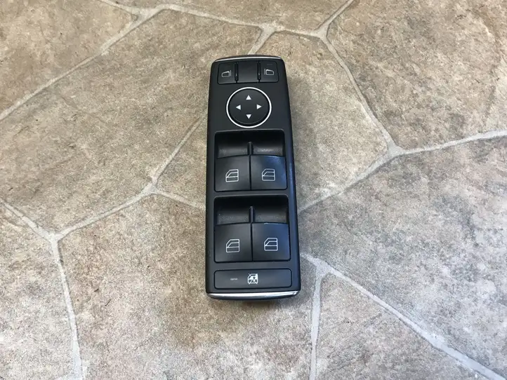 Mercedes-Benz C W204 (2007 - 2014) A2049055302 Кнопка стеклоподъемников — фото 1