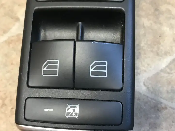 Mercedes-Benz C W204 (2007 - 2014) A2049055302 Кнопка стеклоподъемников — фото 8