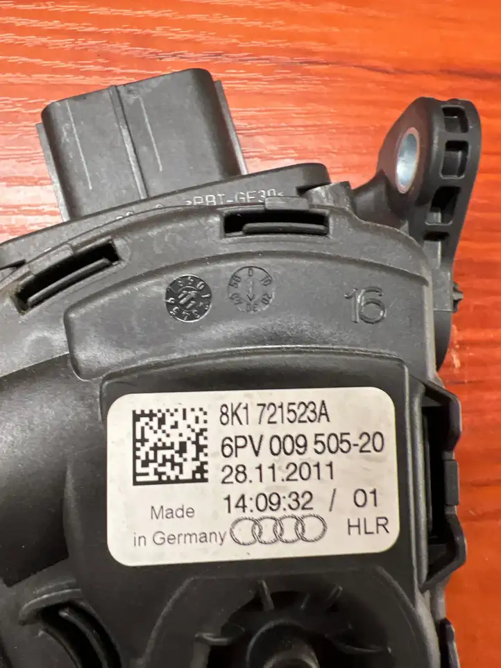Audi A5 8T 8F (2011 - 2016) 8K1721523A Педаль акселератора — фото 3