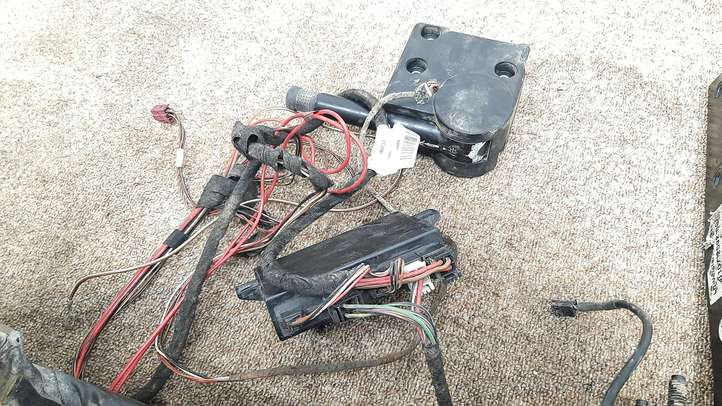 Mercedes-Benz E W211 (2002 - 2009)  A2113150165 Комплект крюка