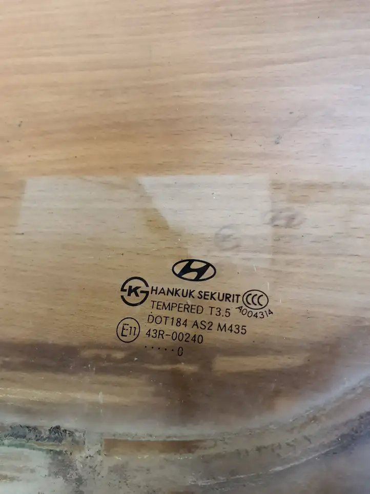 Hyundai H-1, Starex, Satellite (2007 - 2013) 43R00240 Стекло передней двери — фото 3