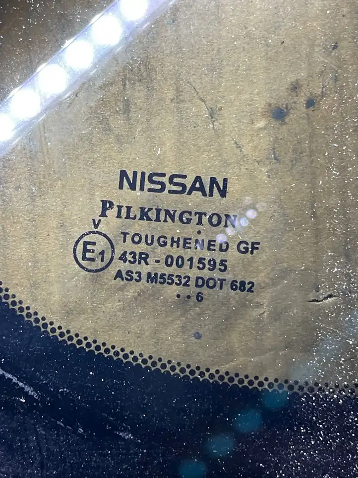Nissan Note (E11) (2006 - 2014) Заднее боковое стекло — фото 2