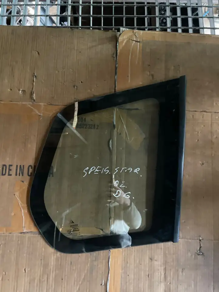 Mitsubishi Space Star (1998 - 2005)   Заднее боковое стекло кузова