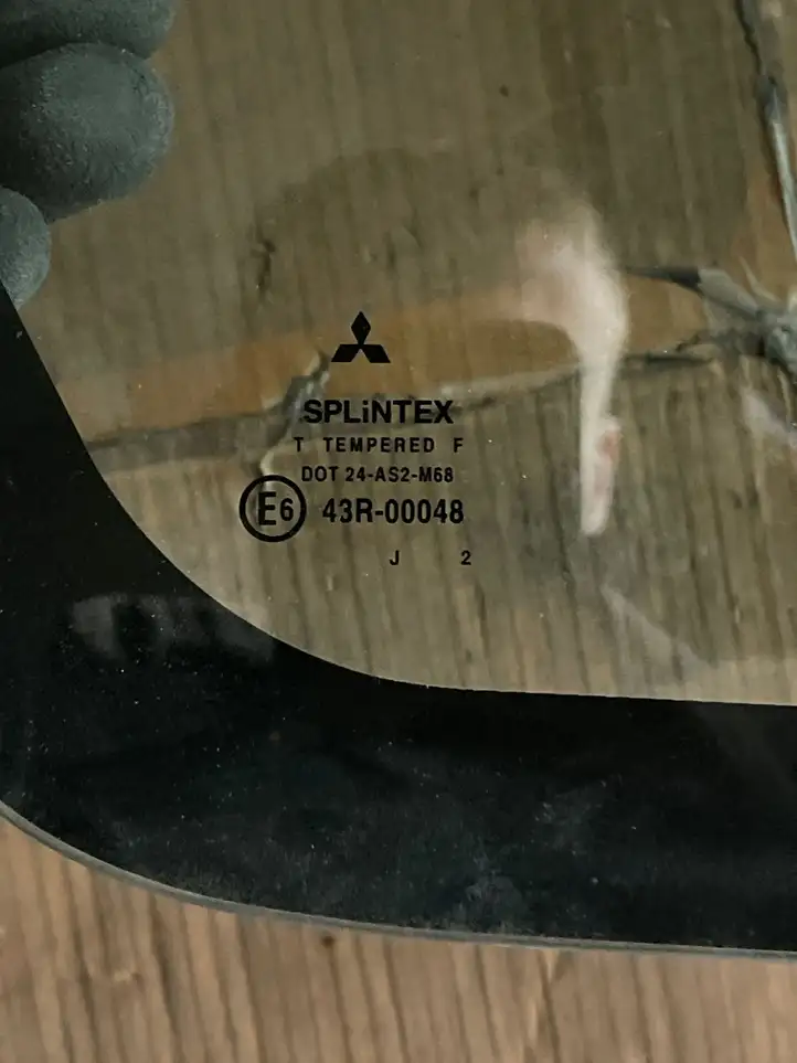 Mitsubishi Space Star (1998 - 2005)   Заднее боковое стекло кузова