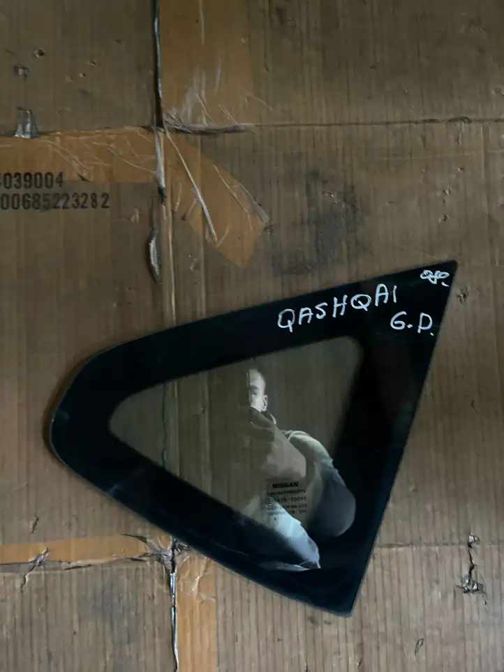 Nissan Qashqai (2006 - 2010) Заднее боковое стекло — фото 1