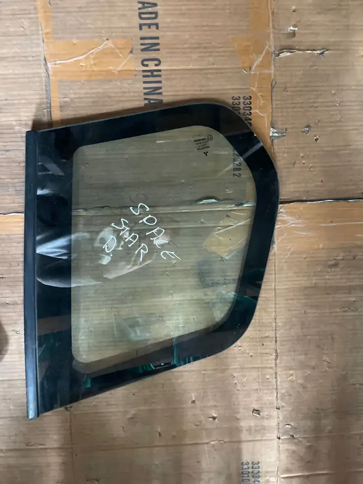 Mitsubishi Space Star (1998 - 2005)   Заднее боковое стекло кузова