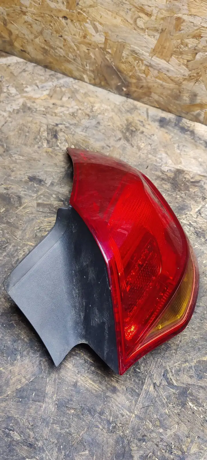 Opel Astra J (2009 - 2012) 1090098 Задний фонарь в крышке багажника — фото 2