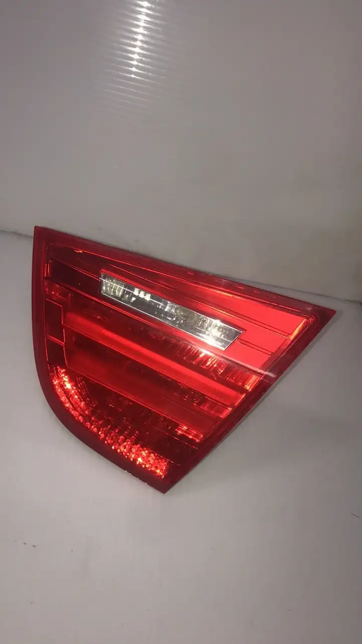 BMW 3 E90 E91 (2005 - 2012) 7289428 Задний фонарь в крышке багажника — фото 1