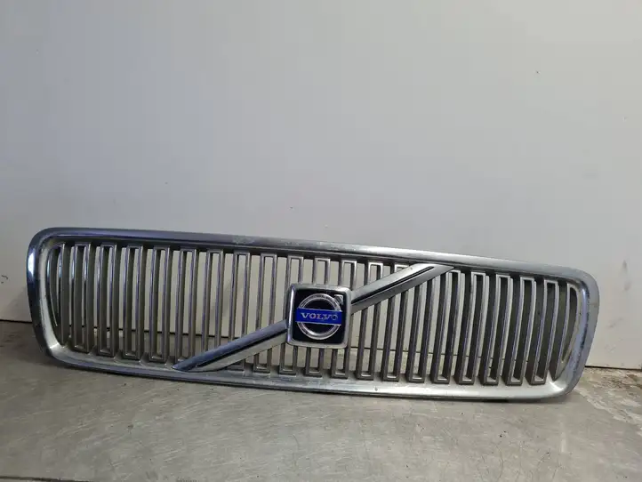 Volvo V70 (2000 - 2004) 8659875 Передняя решетка — фото 1