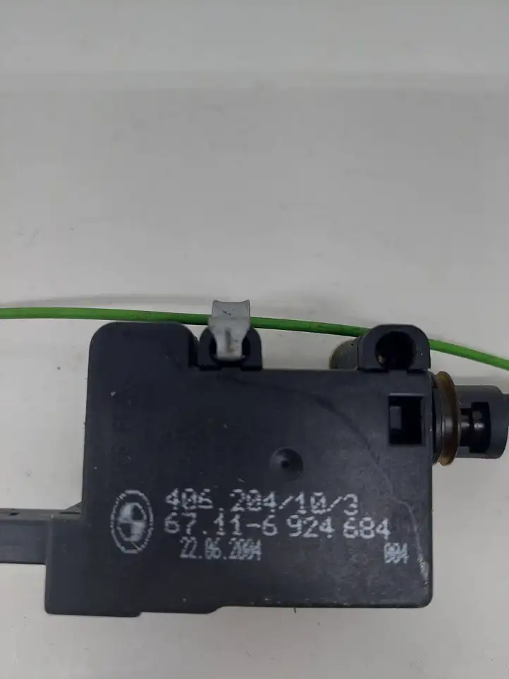 BMW 1 E81 E87 (2004 - 2011)  6924684 Электропривод центрального замка крышки бака