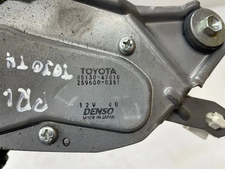 Toyota Prius (XW20) (2003 - 2009) 8513047010 Двигатель стеклоочистителя заднего стекла — фото 2