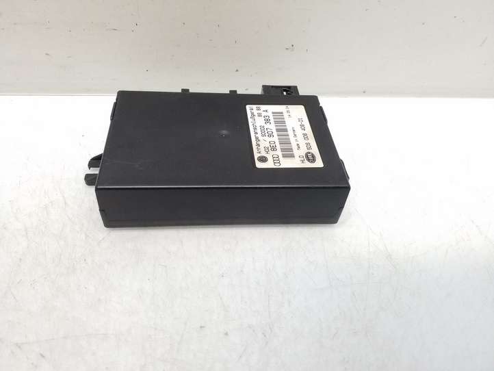 Volkswagen Touareg I (2002 - 2010)  8E0907383A Блок управления крюка для прицепа