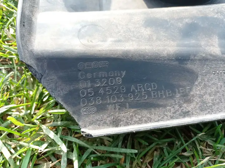 Volkswagen Golf IV (1998 - 2005) 038103925BH Крышка двигателя декоративная — фото 2