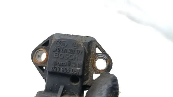 Audi A3/S3 8L (1996 - 2000) 038906051 Датчик давления воздуха впуска — фото 3