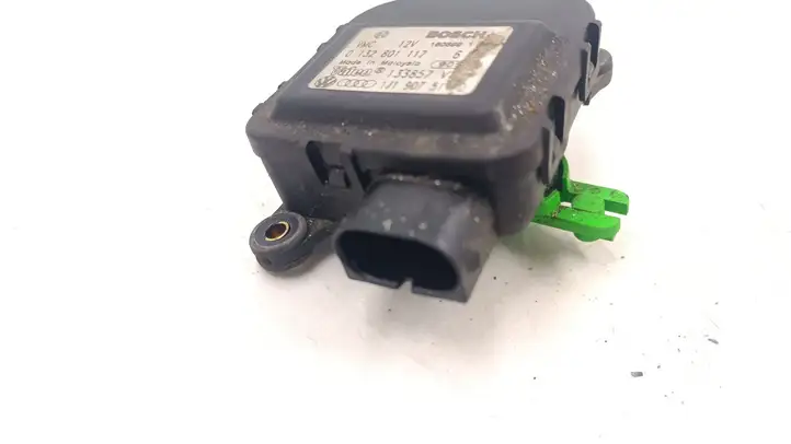 Audi A3/S3 8L (1996 - 2000) 0132801117 Двигатель задвижки потока воздуха — фото 3