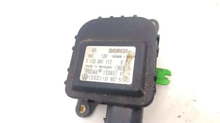 Audi A3/S3 8L (1996 - 2000) 0132801117 Двигатель задвижки потока воздуха — фото 4