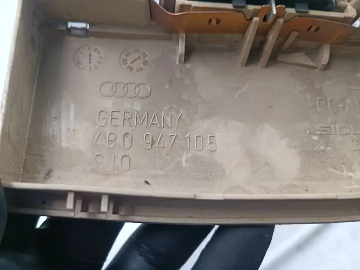 Audi A6 S6 C5 4B (1997 - 2001) 4B0947105 Задняя подсветка — фото 2