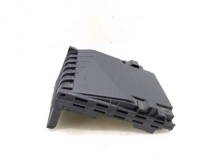 Volkswagen Tiguan (2007 - 2011)  1K0937132F Крышка ящика предохранителей