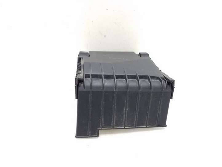 Volkswagen Tiguan (2007 - 2011)  1K0937132F Крышка ящика предохранителей