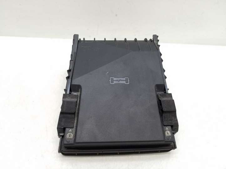Volkswagen Tiguan (2007 - 2011)  1K0937132F Крышка ящика предохранителей
