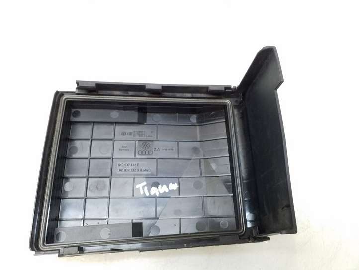 Volkswagen Tiguan (2007 - 2011)  1K0937132F Крышка ящика предохранителей