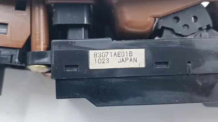 Subaru Outback (1998 - 2003) 83071AE01B Кнопка стеклоподъемников — фото 2