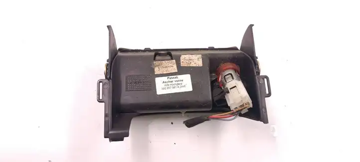 Volkswagen PASSAT B5 (1997 - 2000) 3B0857961K Передняя пепельница — фото 3