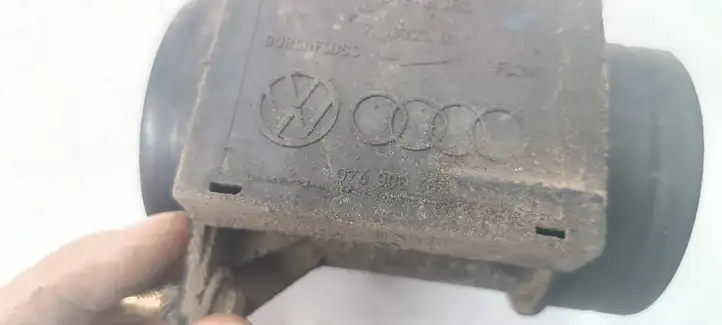 Audi A3/S3 8L (1996 - 2000) 074906461 Датчик массового расхода воздуха — фото 3