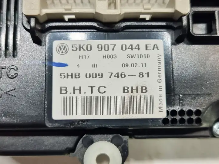 Volkswagen Golf VI (2009 - 2013) 5K0907044EA Блок управления климат-контролем — фото 4