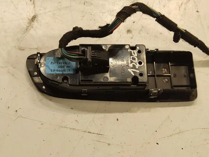 BMW 1 E81 E87 (2004 - 2011) 913209901 Кнопка стеклоподъемников — фото 2