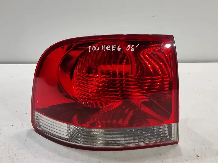 Volkswagen Touareg I (2002 - 2010) 7L6945095K Задний фонарь в кузове — фото 1