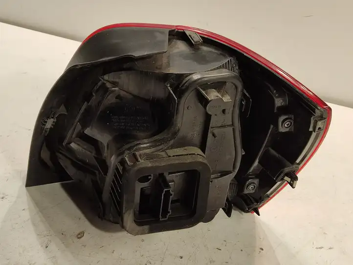Volkswagen Polo V 6R (2009 - 2015) 6R0945257A Задний фонарь в кузове — фото 4