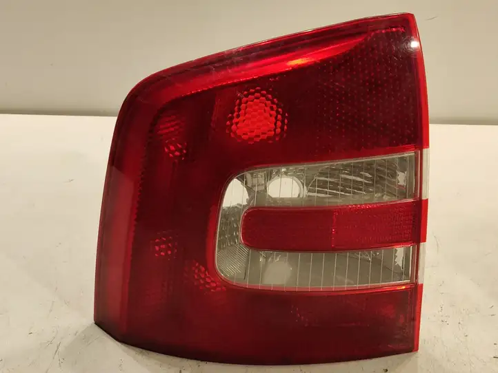 Skoda Octavia Mk2 (1Z) (2004 - 2013) 1Z9945111B Задний фонарь в кузове — фото 1