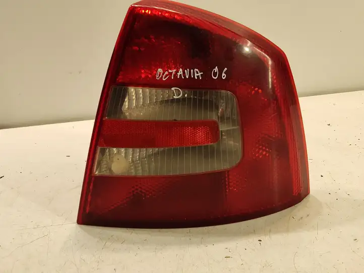 Skoda Octavia Mk2 (1Z) (2004 - 2013) 1Z5945112A Задний фонарь в кузове — фото 1