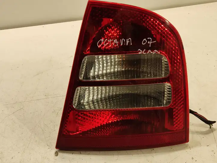 Skoda Octavia Mk2 (1Z) (2004 - 2013) ZSB1U6945096 Задний фонарь в кузове — фото 1