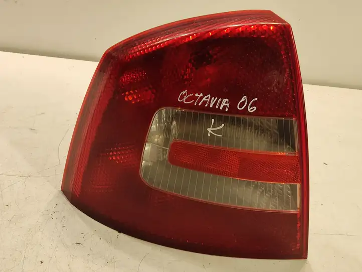 Skoda Octavia Mk2 (1Z) (2004 - 2013) Задний фонарь в кузове — фото 1