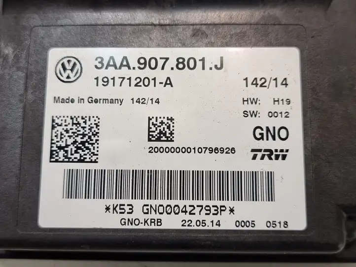 Volkswagen PASSAT B7 (2011 - 2014) 3AA907801J Блок управления стояночным тормозом — фото 4
