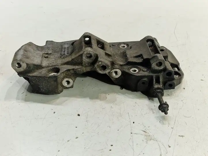 BMW 5 F10 F11 (2009 - 2016) 1116850686305 Кронштейн генератора — фото 3