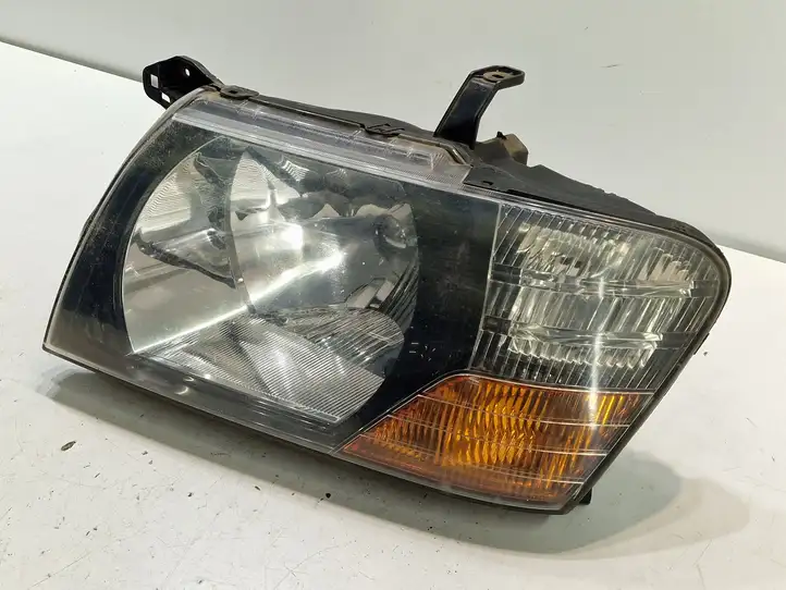Mitsubishi Pajero (2003 - 2006) Передняя фара — фото 4