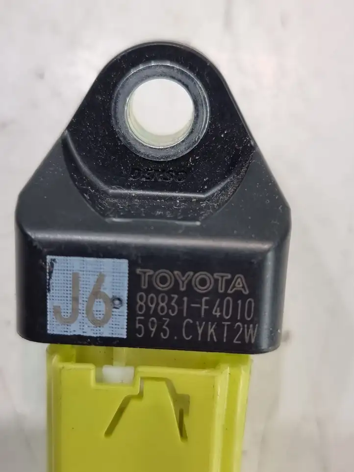 Toyota C-HR I (2016 - 2022) 89831F4010 Датчик удара SRS — фото 1