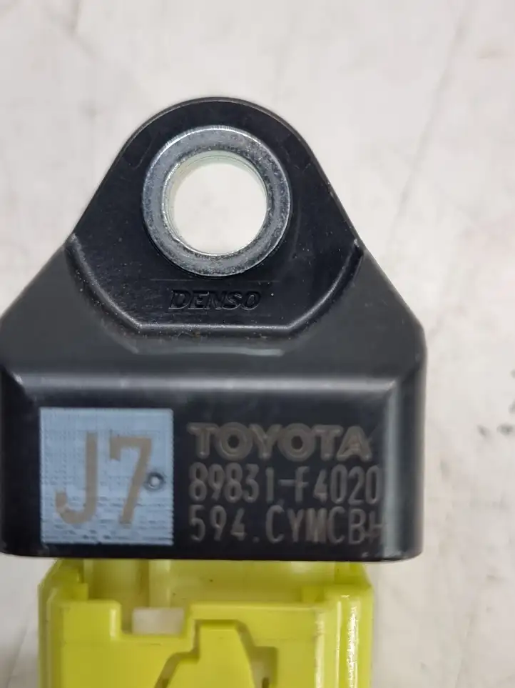 Toyota C-HR I (2016 - 2022) 89831F4020 Датчик удара SRS — фото 4