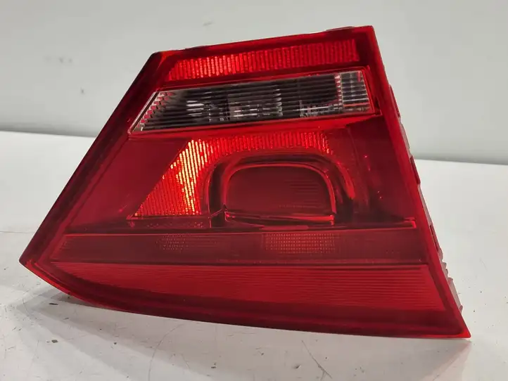 Volkswagen PASSAT B7 USA (2012 - 2016) 561945093 Задний фонарь в крышке багажника — фото 6