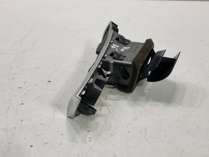 Audi A6 S6 C6 4F (2004 - 2008) 4F1820901B Боковой воздушный дефлектор — фото 2