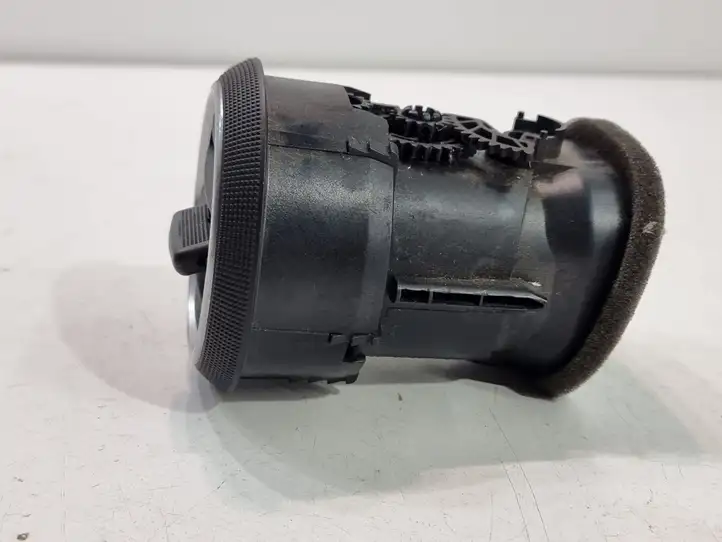 Audi A3/S3 8P (2004 - 2008) 8P0820901 Боковой воздушный дефлектор — фото 4