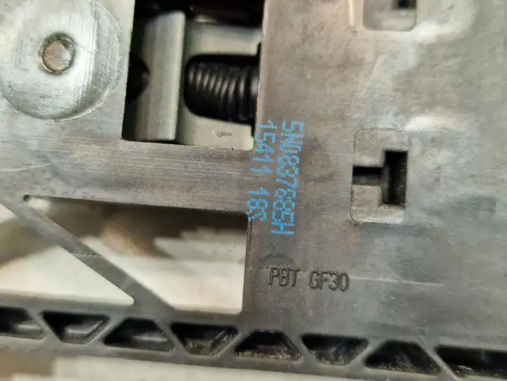 Volkswagen Golf VI (2009 - 2013) 5N0837885H Крепление наружной ручки передней двери — фото 8