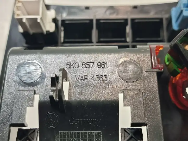 Volkswagen Golf VI (2009 - 2013) 5K0857961 Передняя пепельница — фото 7